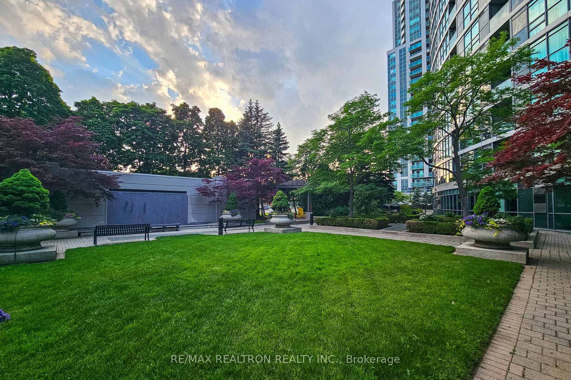 28 Harrison Garden Boulevard Unit 1103 photo 27