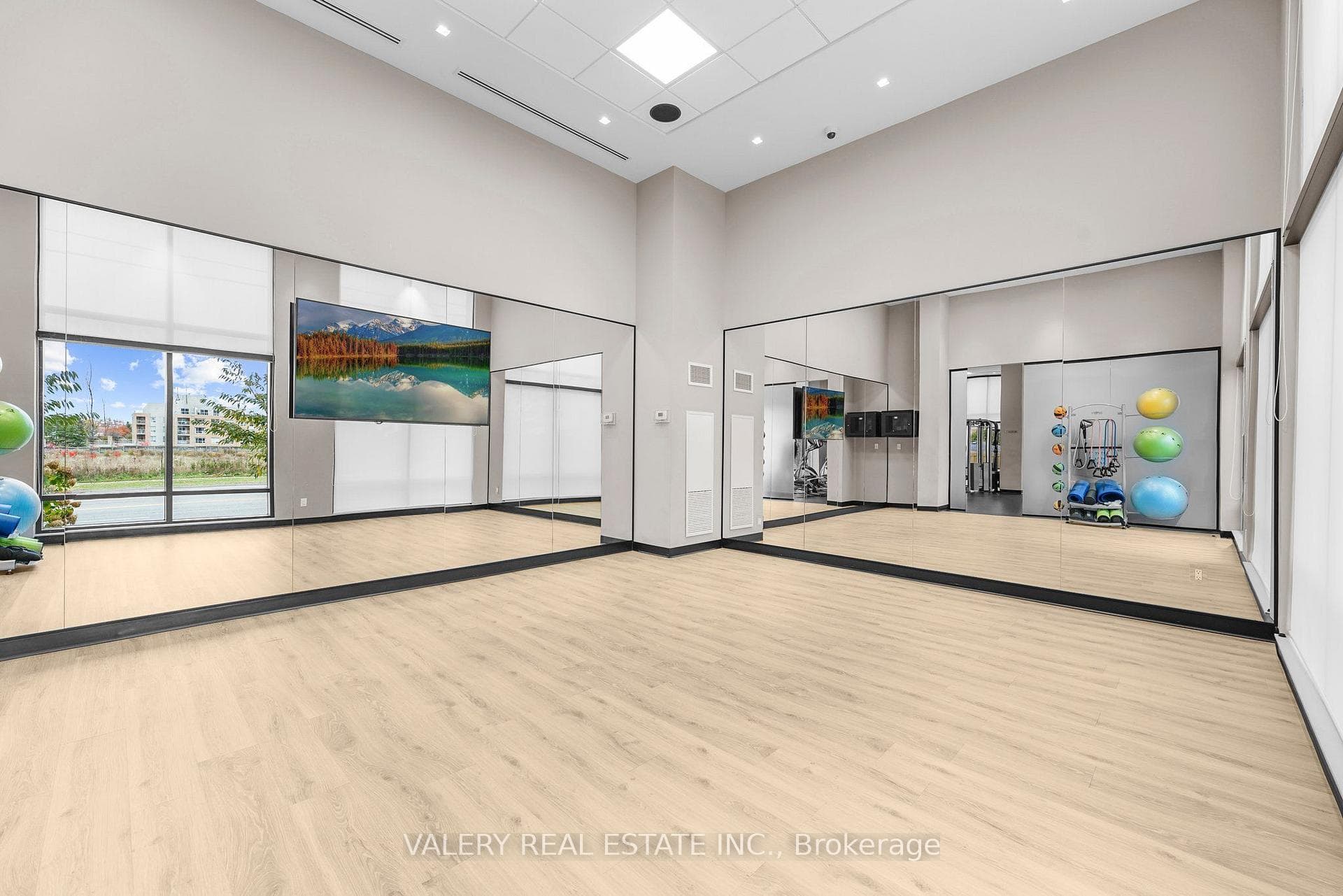 681 Yonge Street Unit 615 photo 22