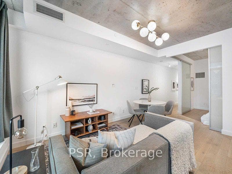 111 Bathurst Street Unit 608 photo 17