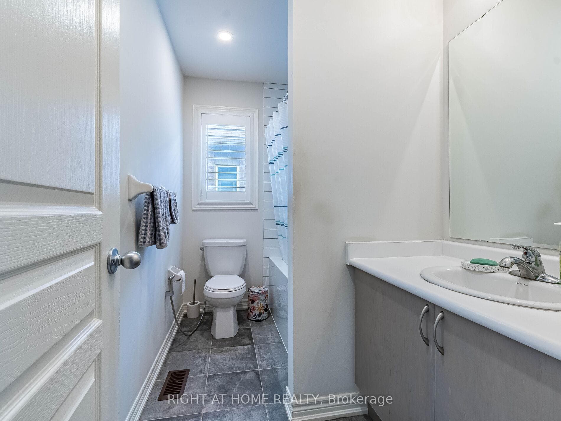 115 Holbrook Court photo 10