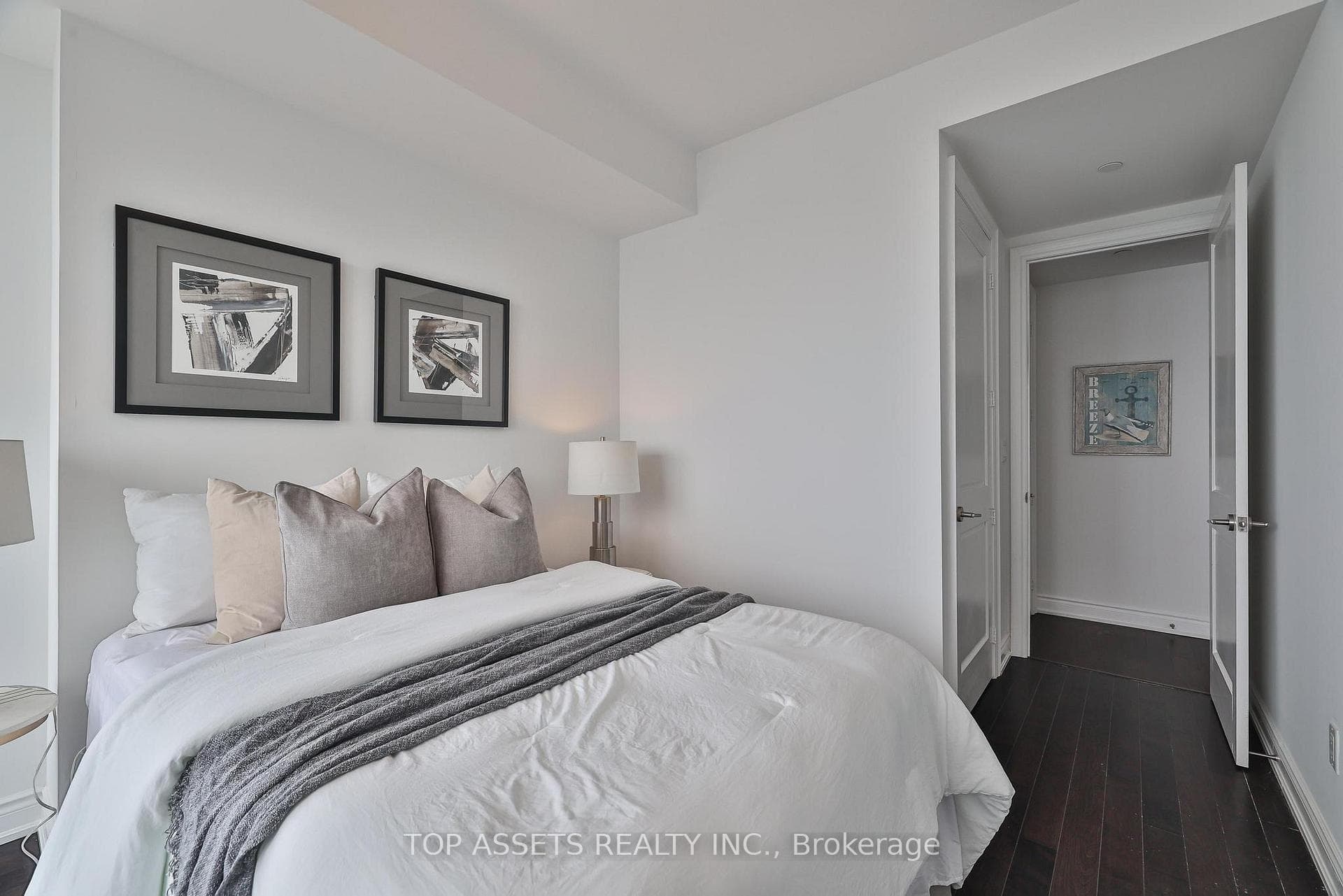 388 Yonge Street Unit 6609 photo 31
