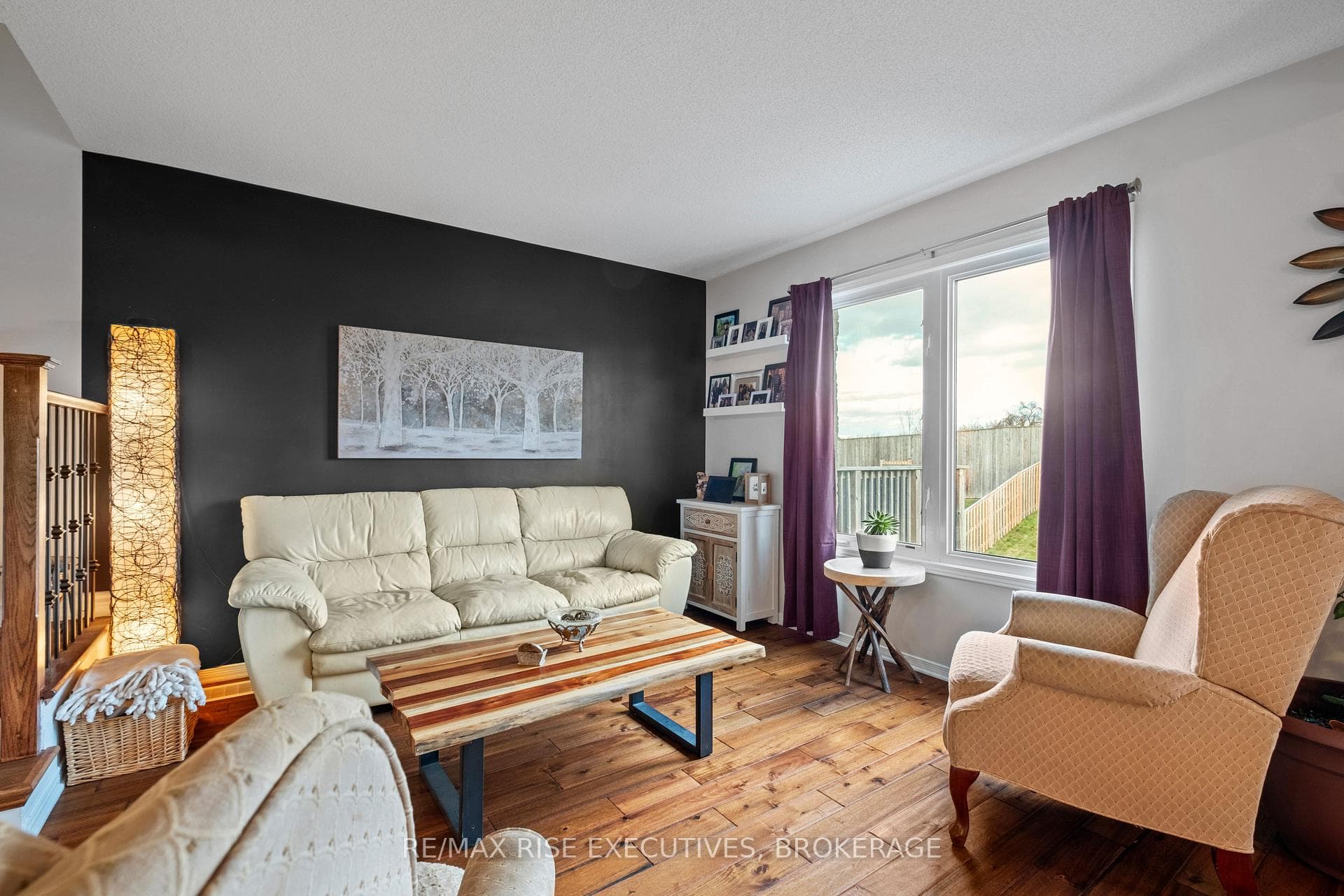 958 Swanfield Street photo 4