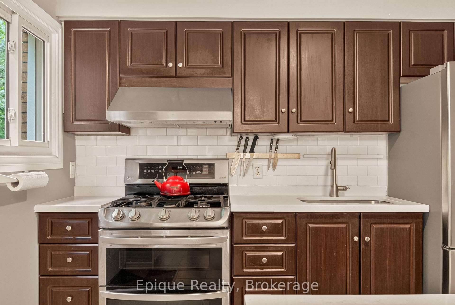 93 Graham Avenue photo 14