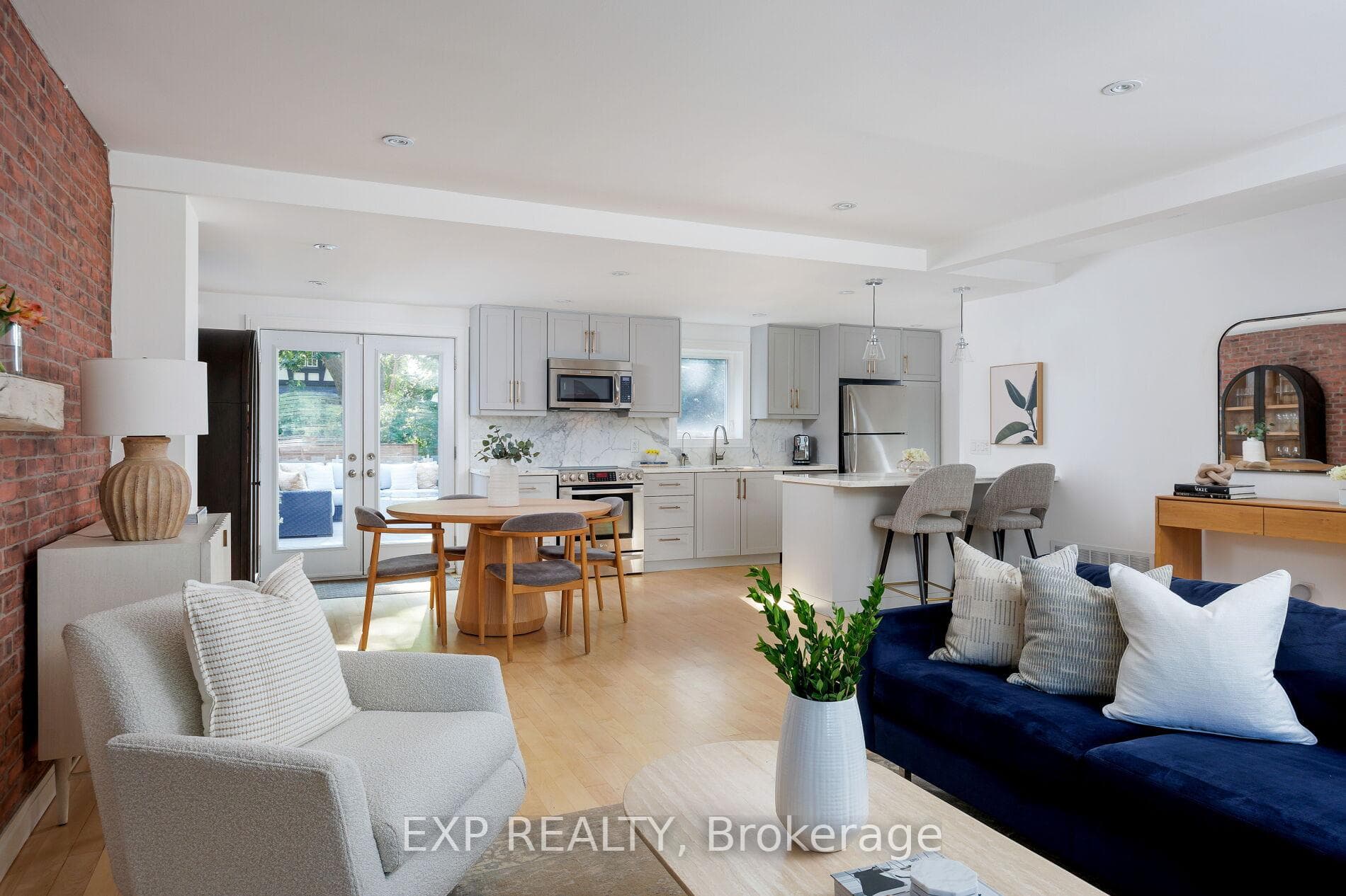 870 Royal York Road photo 6