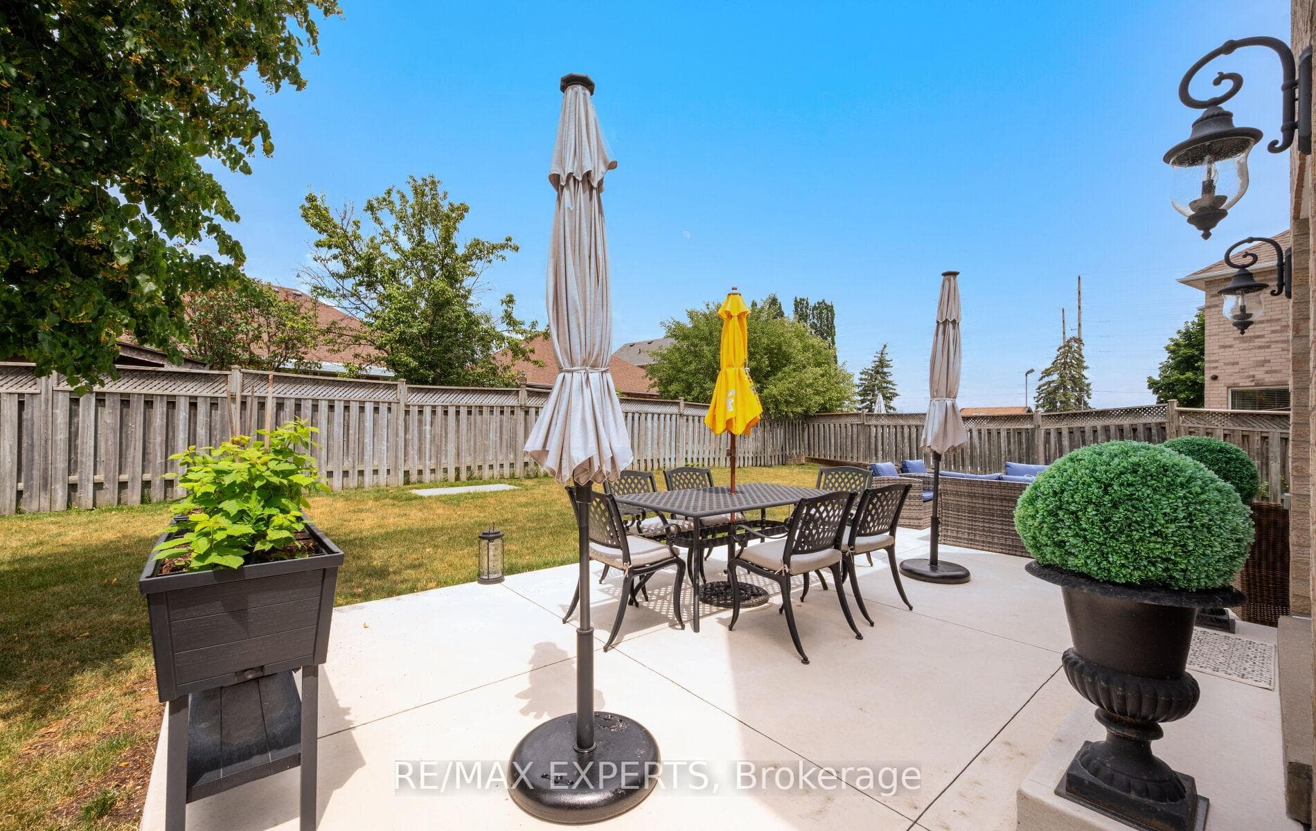 214 Waterbury Street photo 43