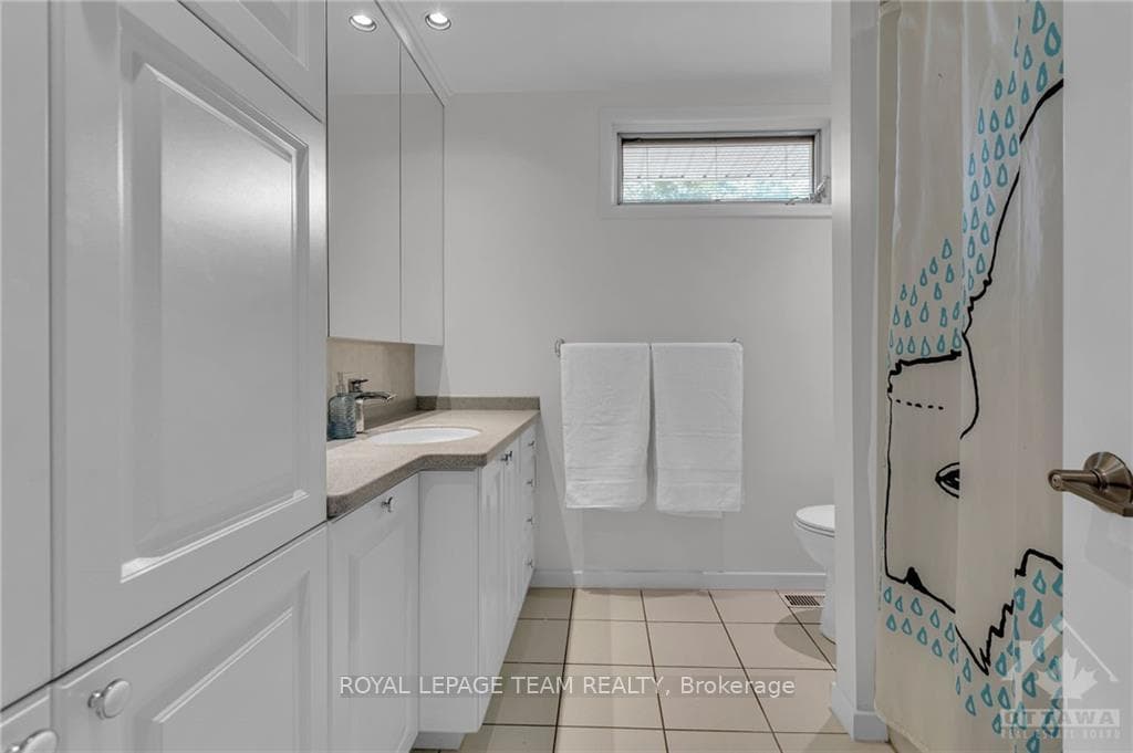 40 NANAIMO Drive photo 22