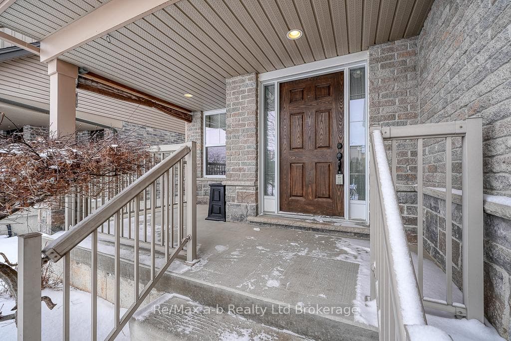 885 Ridgewood Drive photo 3