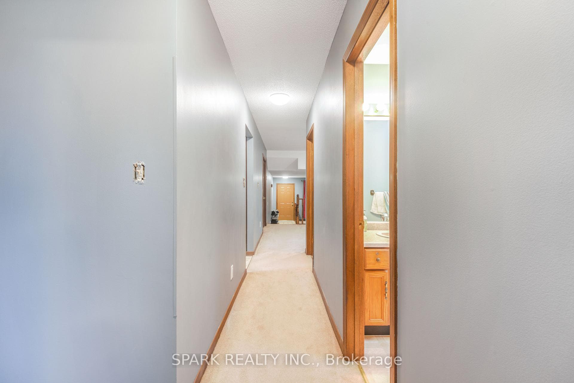28 Lampman Crescent photo 17