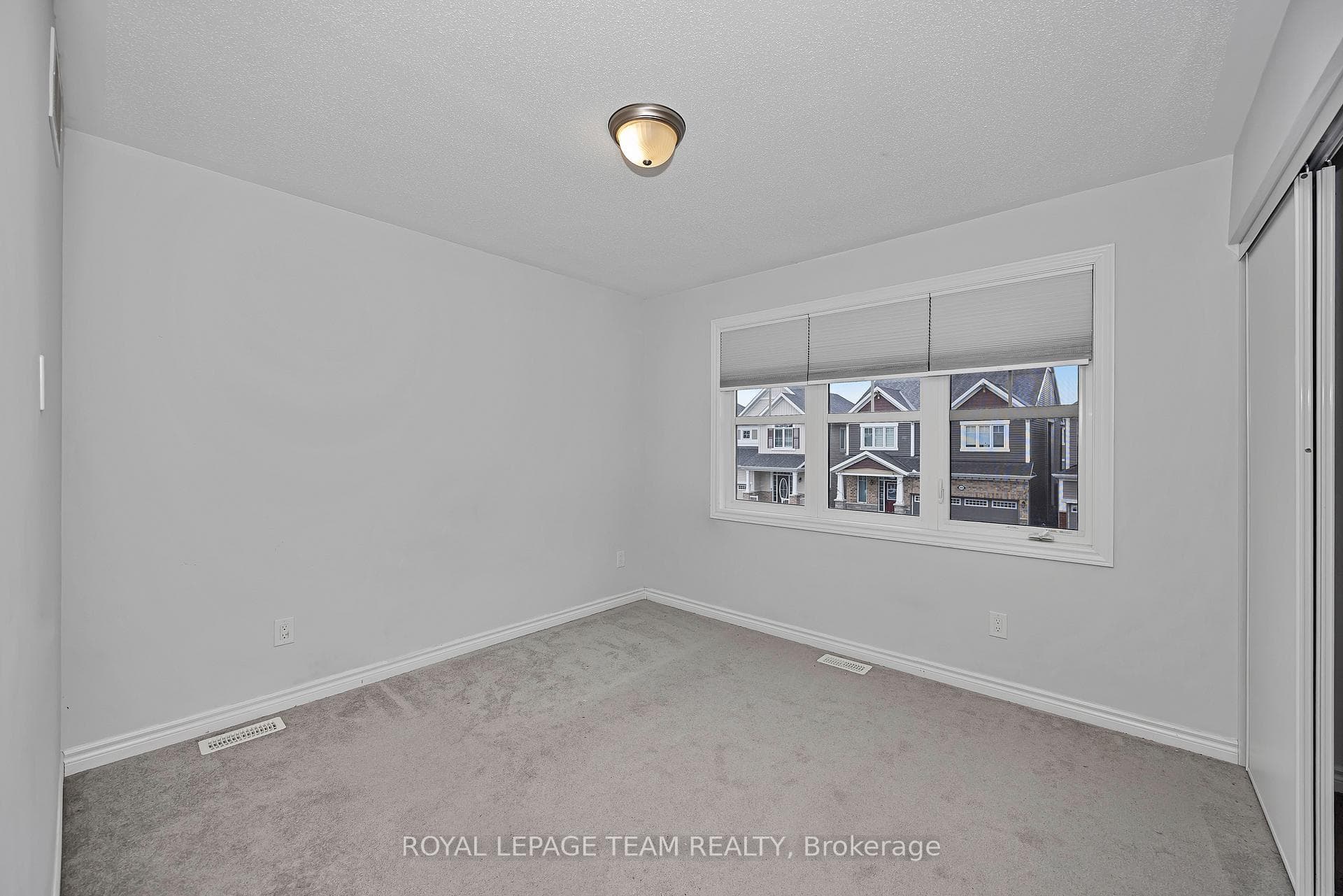 659 Pearl Dace Crescent photo 28