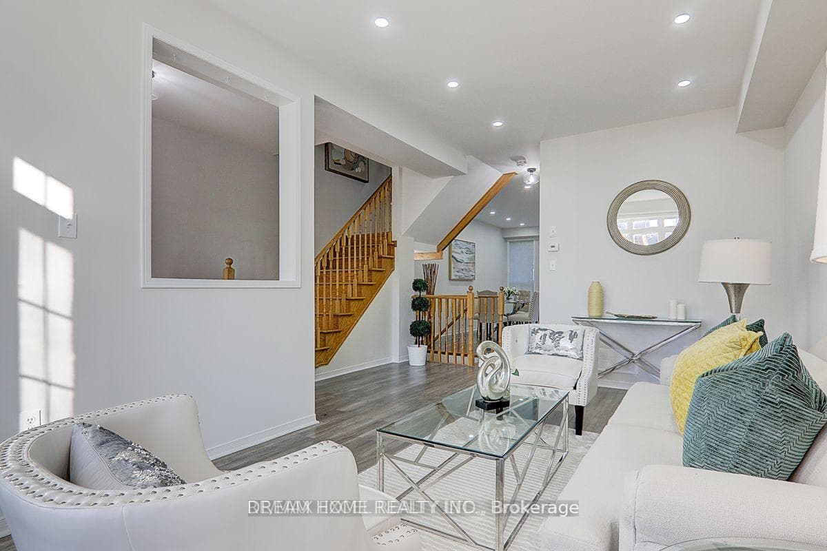 804 Castlemore Avenue photo 8