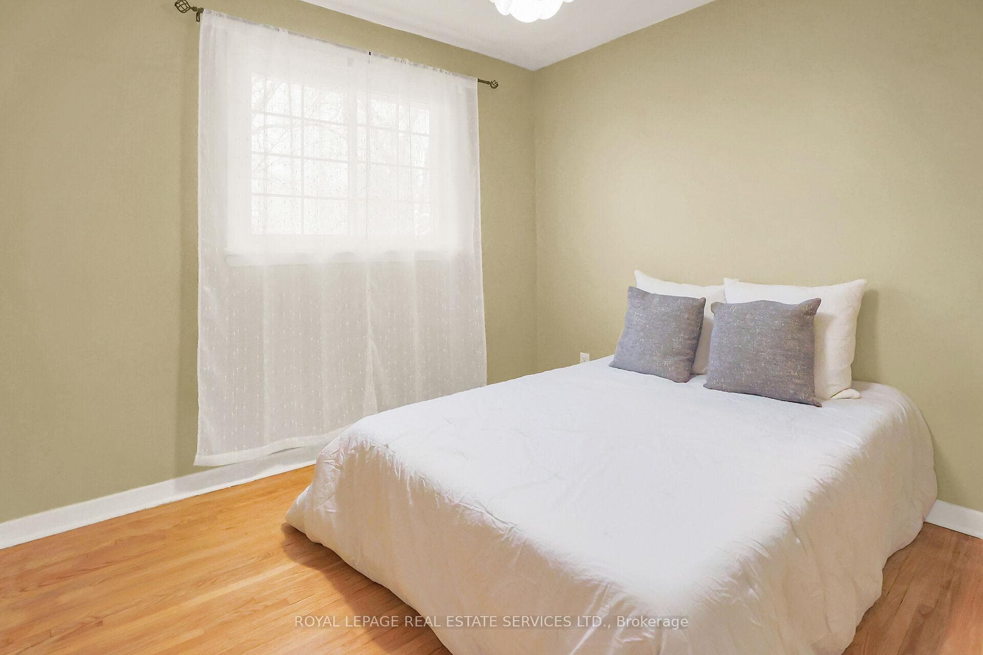 392 Melores Drive photo 17