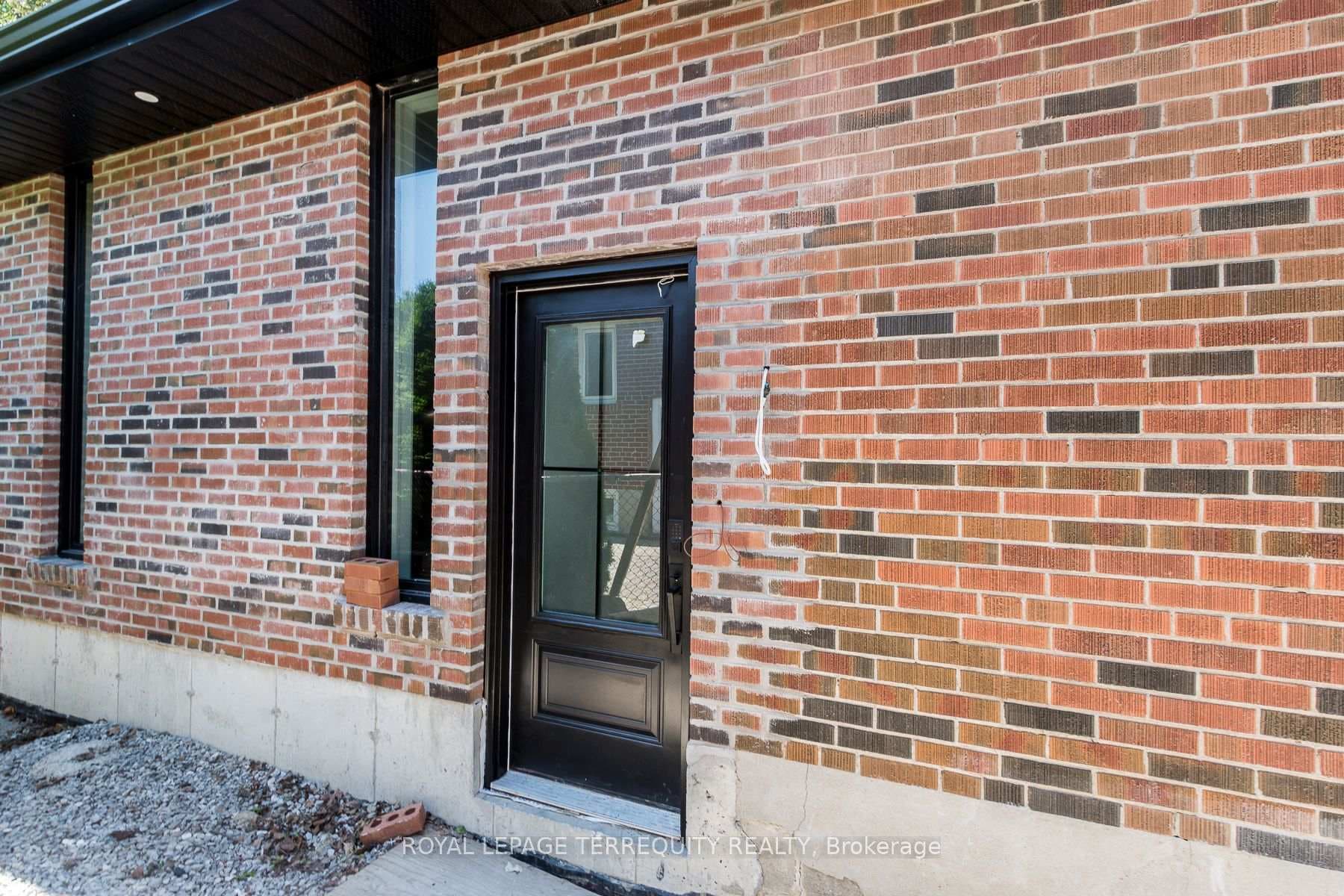 23 Decarie Circle Unit Bsmt photo 2