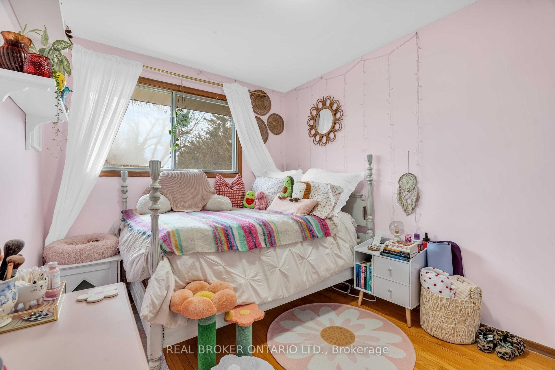 63 Brant Avenue photo 18