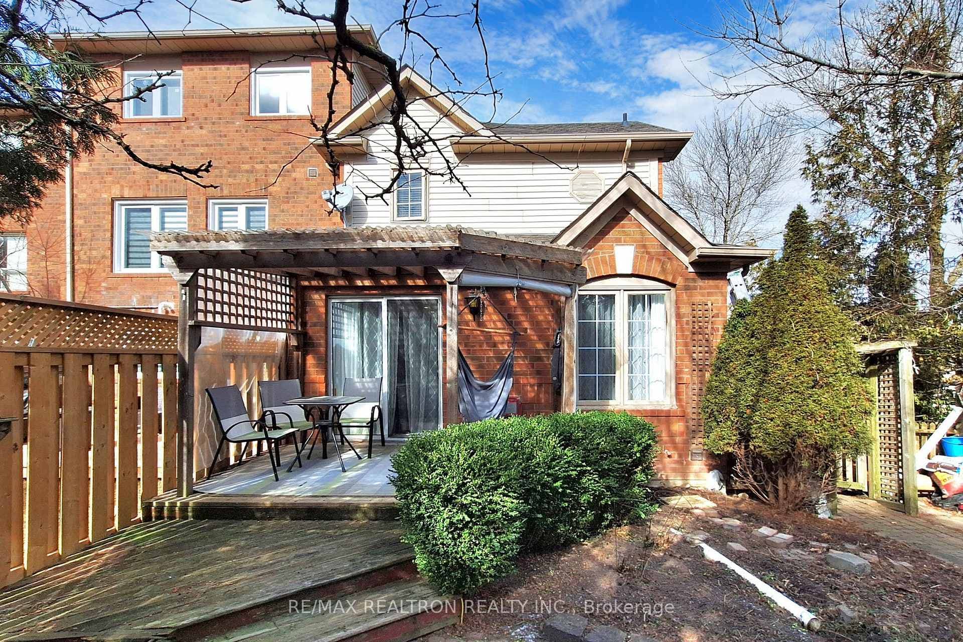 50 Luxton Avenue photo 37