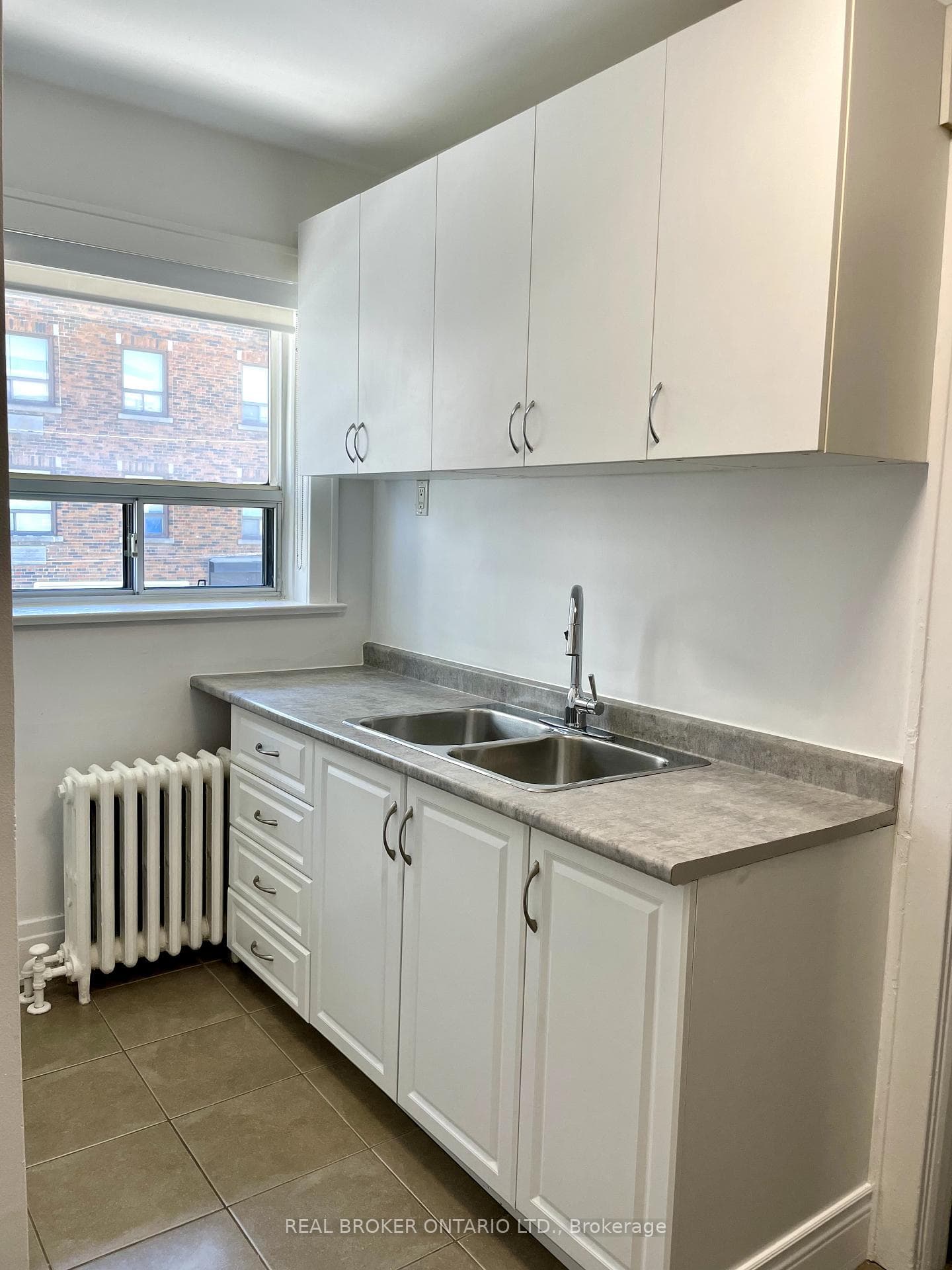 2 Broadway Avenue Unit 5 photo 6