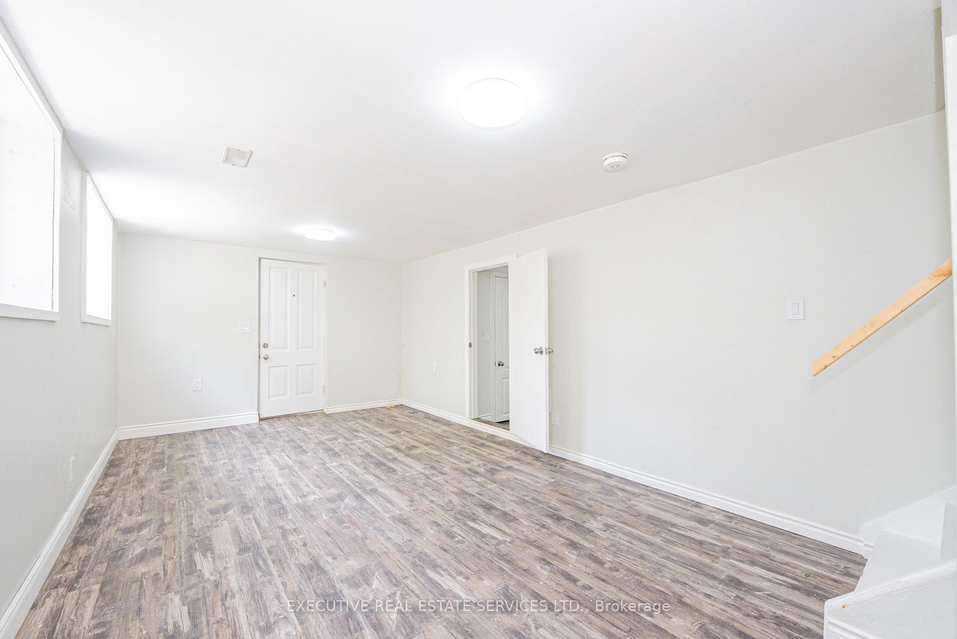 77 Overlea Drive photo 29