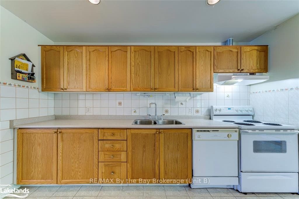 38 ROYAL BEECH Drive photo 19