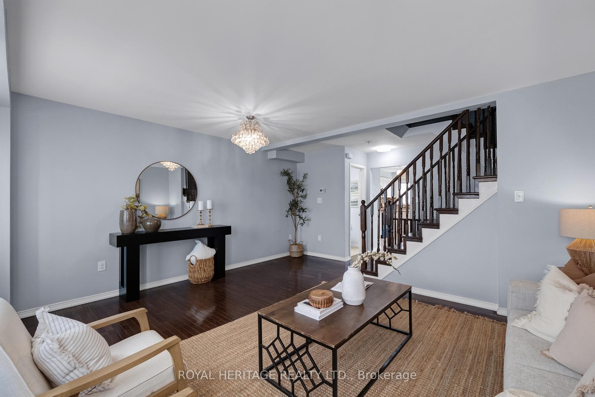 497 Rossland Road photo 14