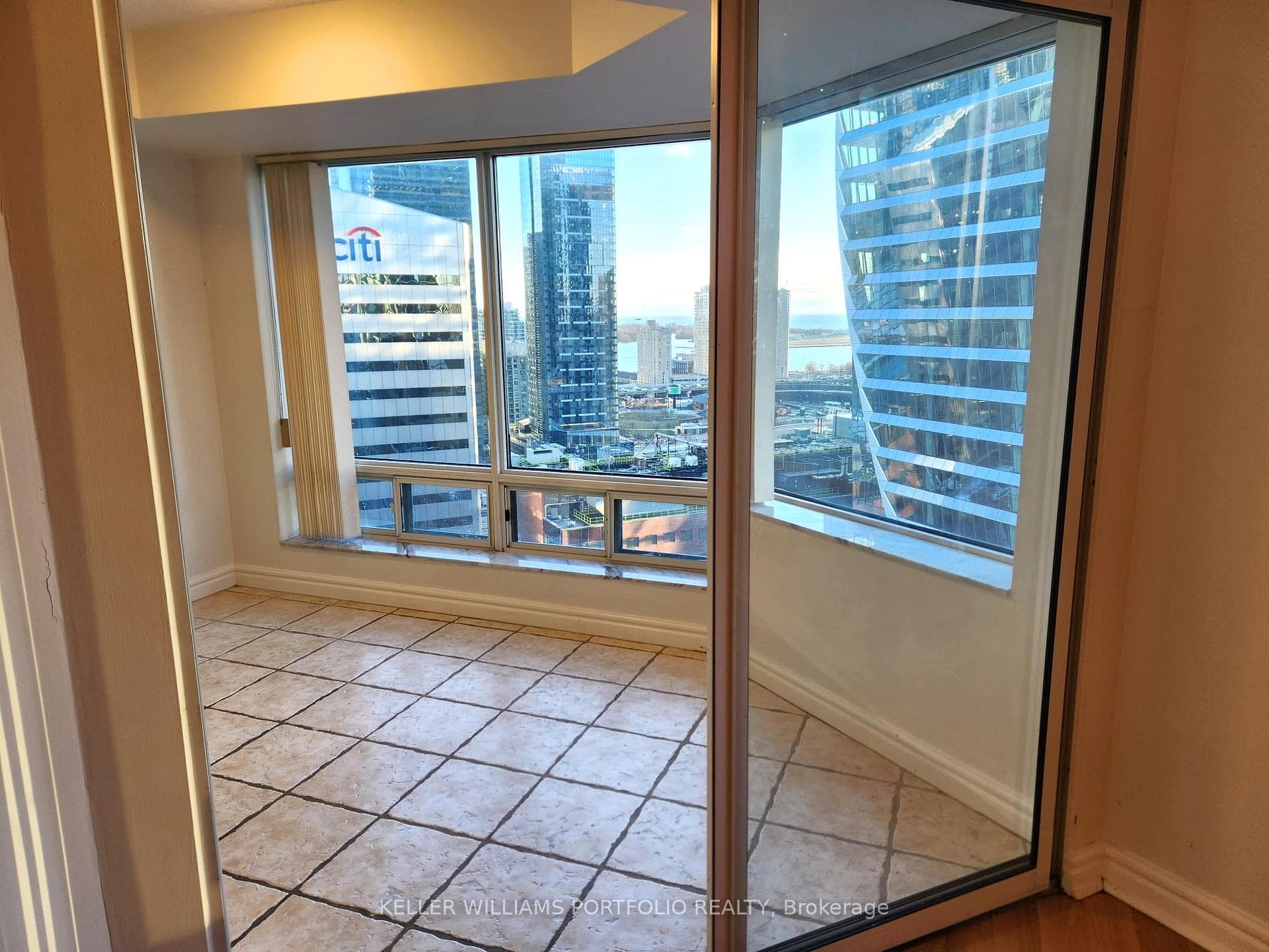33 University Avenue Unit 2404 photo 11