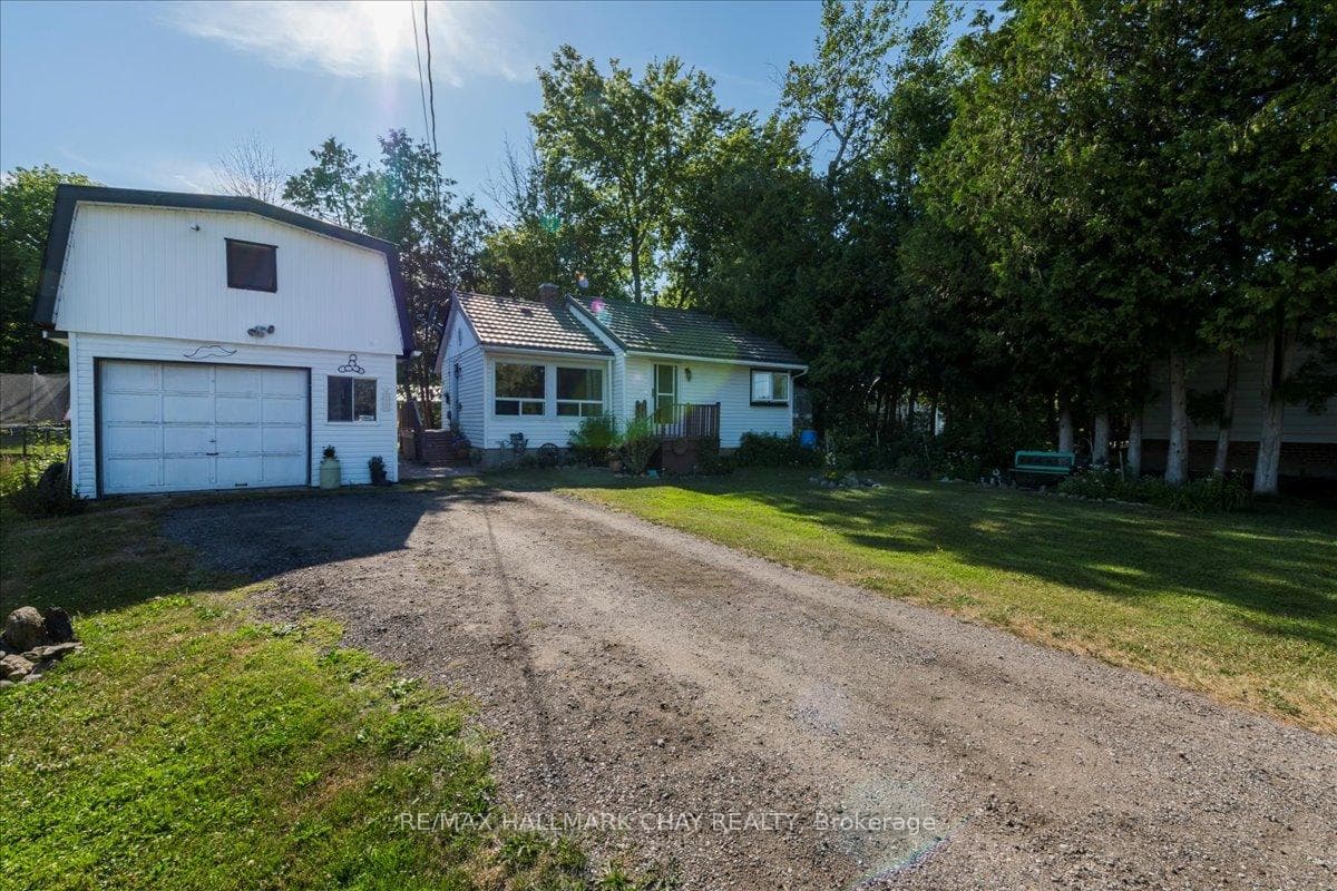 930 Gilmore Avenue photo 1