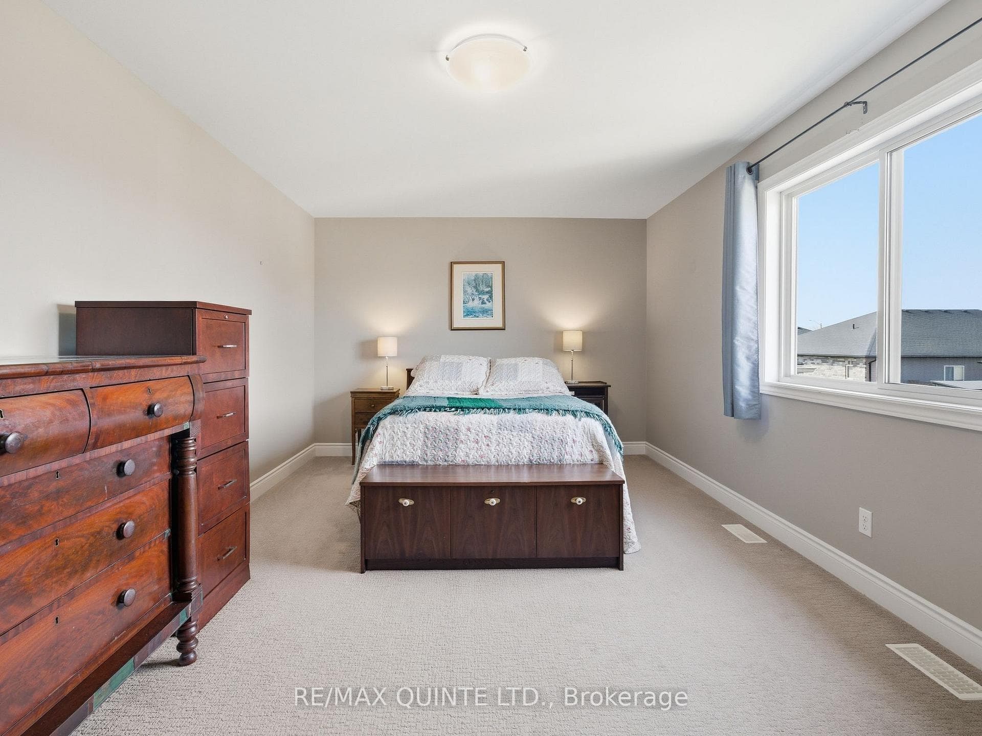 Space for much larger bedroom furniture sets.