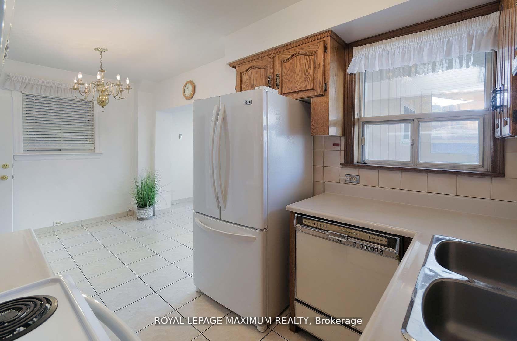 245 Belgravia Avenue photo 15