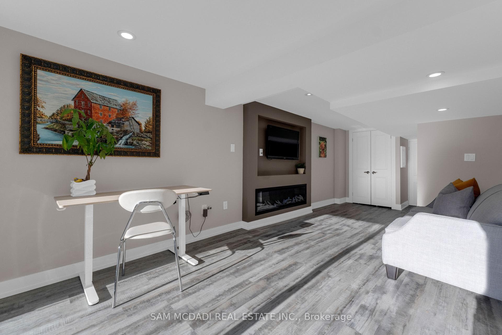38 Pine Avenue photo 36