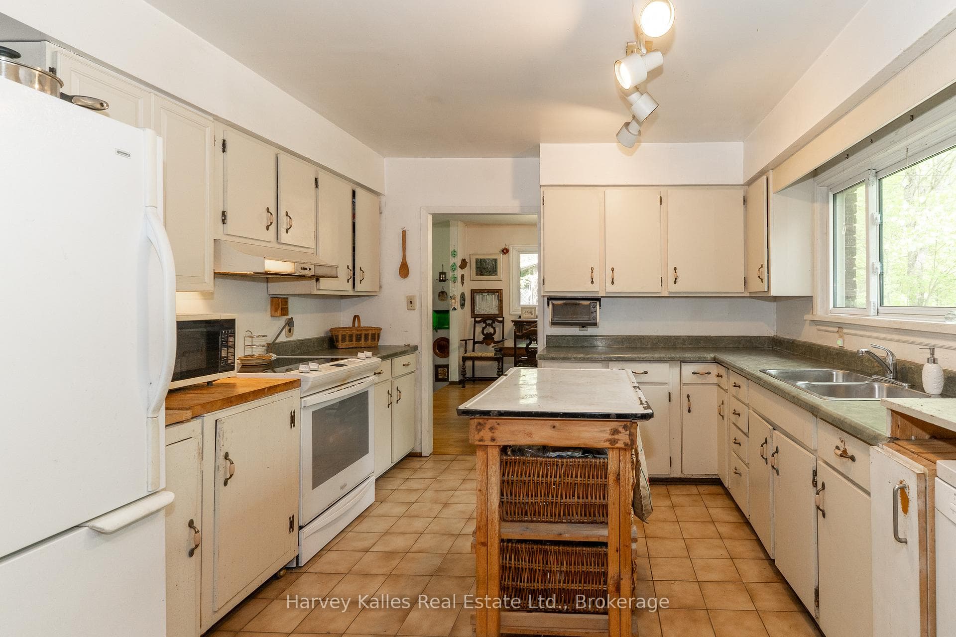 1099 Peterson Road photo 5