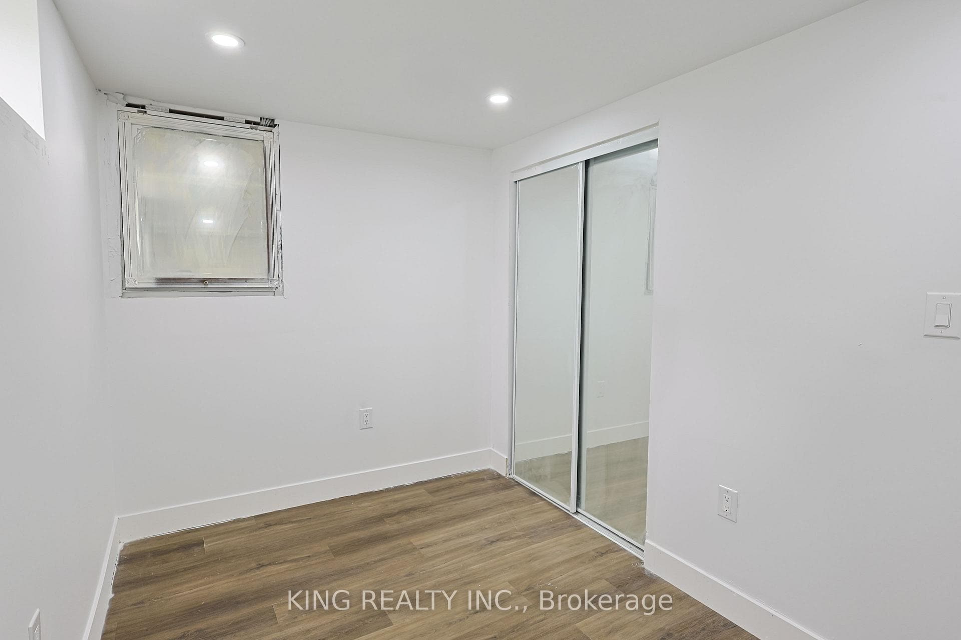54 Tweedsmuir Avenue photo 39