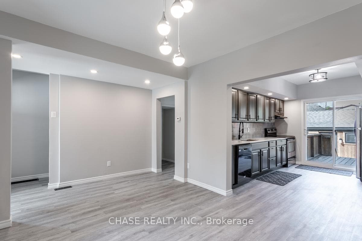 513 Queensdale Avenue photo 6