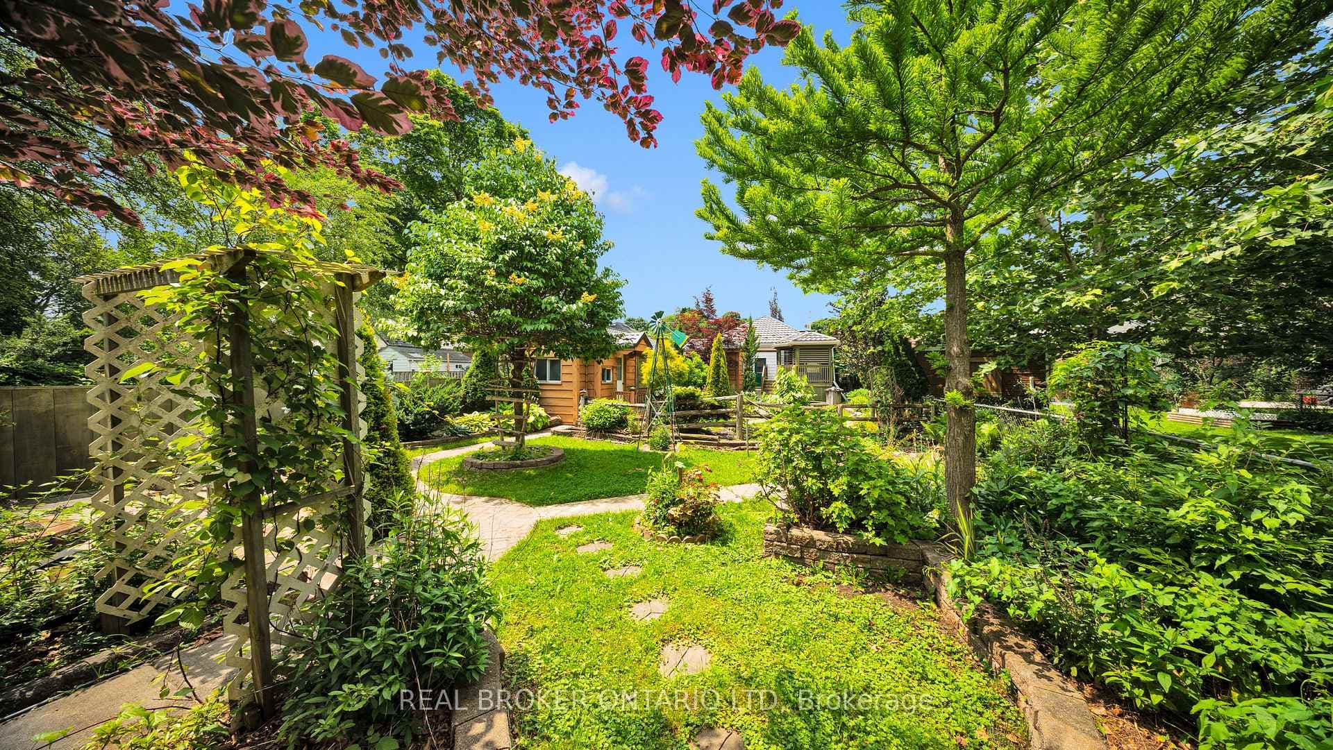 74 Sterling Street photo 40