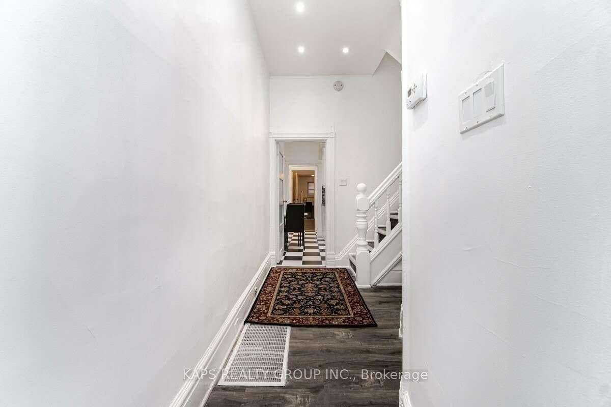 103 1/2 Borden Street photo 2