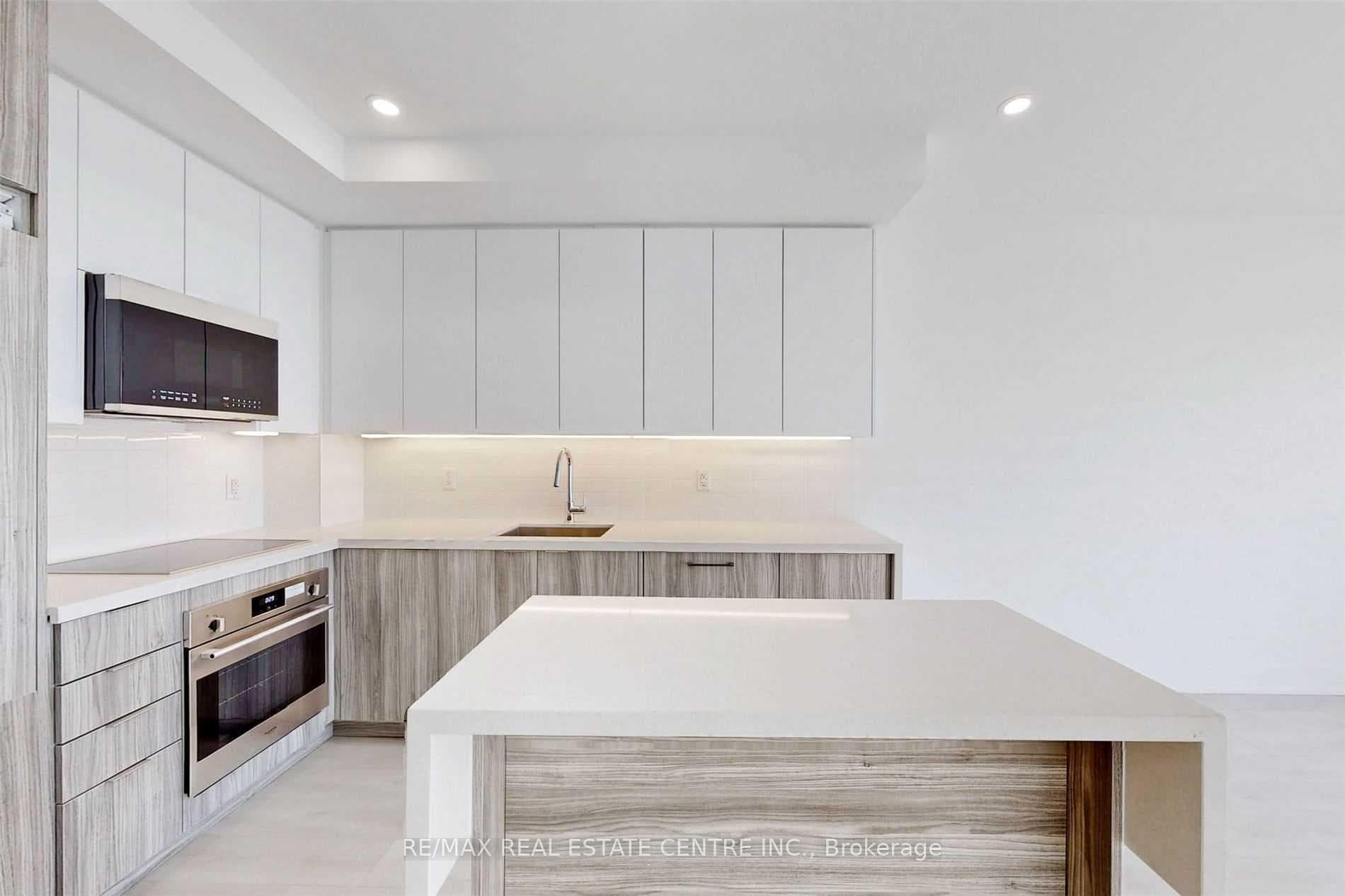 2481 Taunton Road Unit 710 photo 11