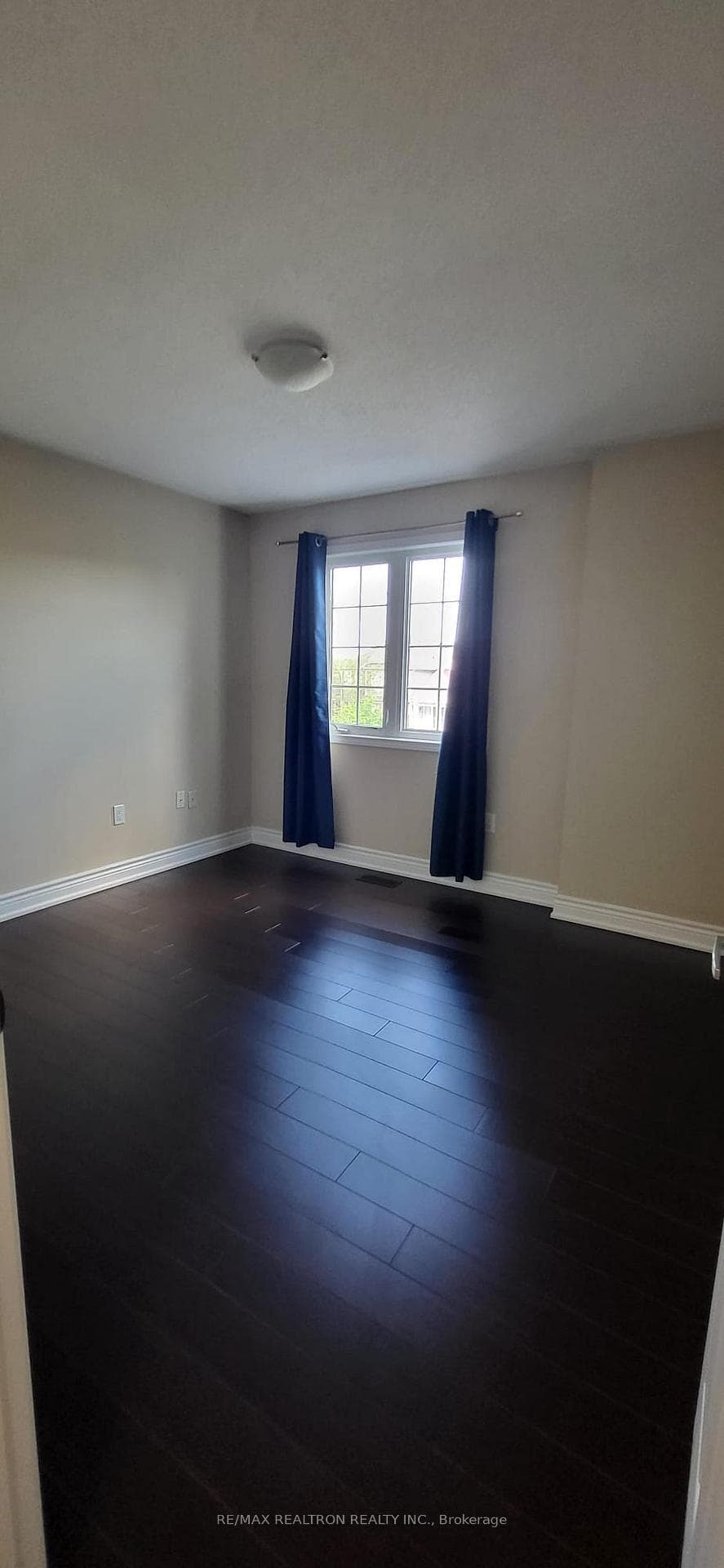 207 Dymott Avenue photo 8