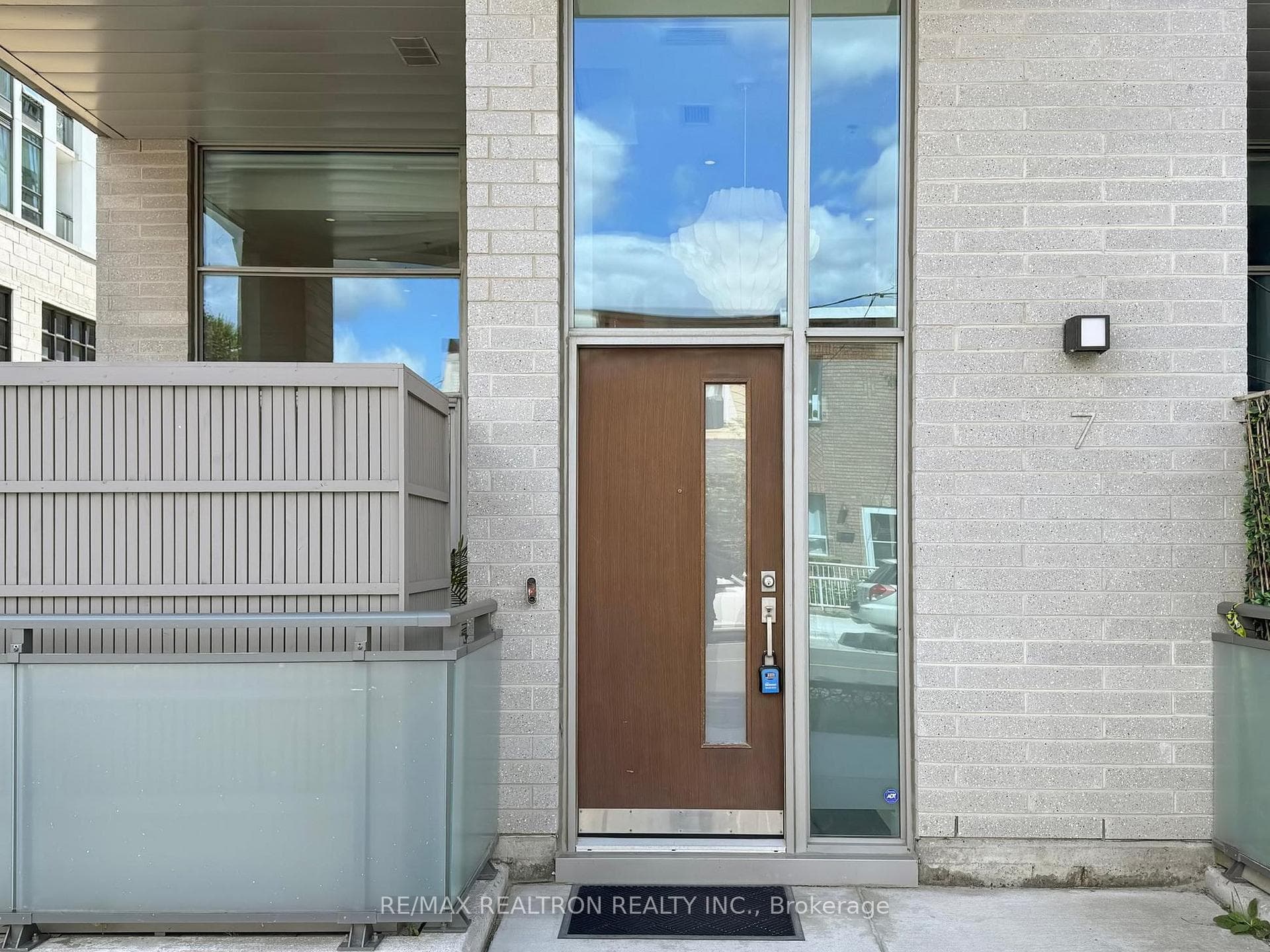 7 Peel Avenue Unit 1 photo 3