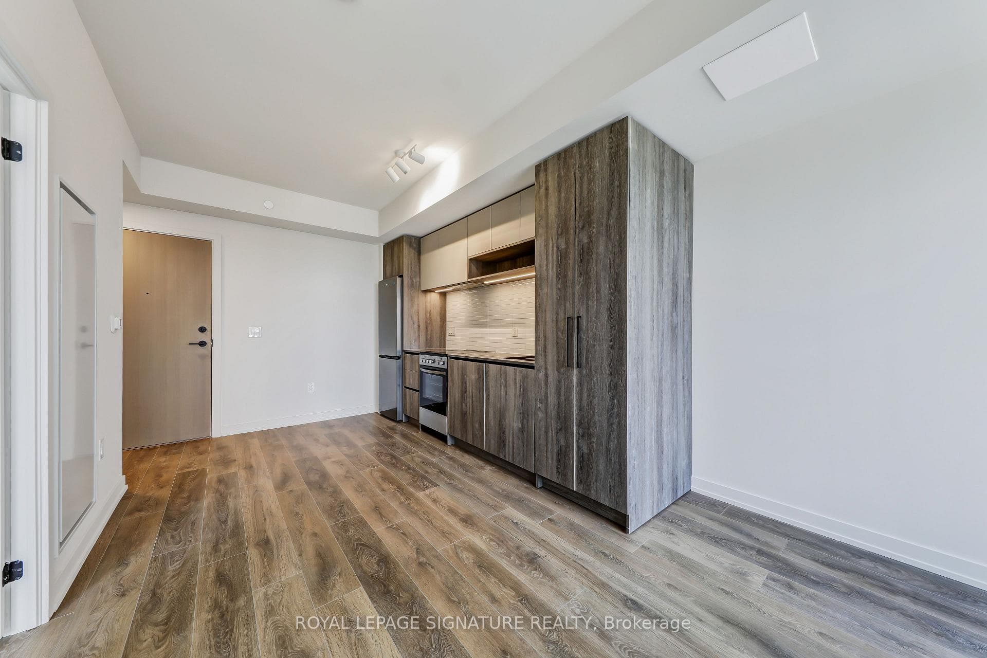 181 Sterling Road Unit 608 photo 5
