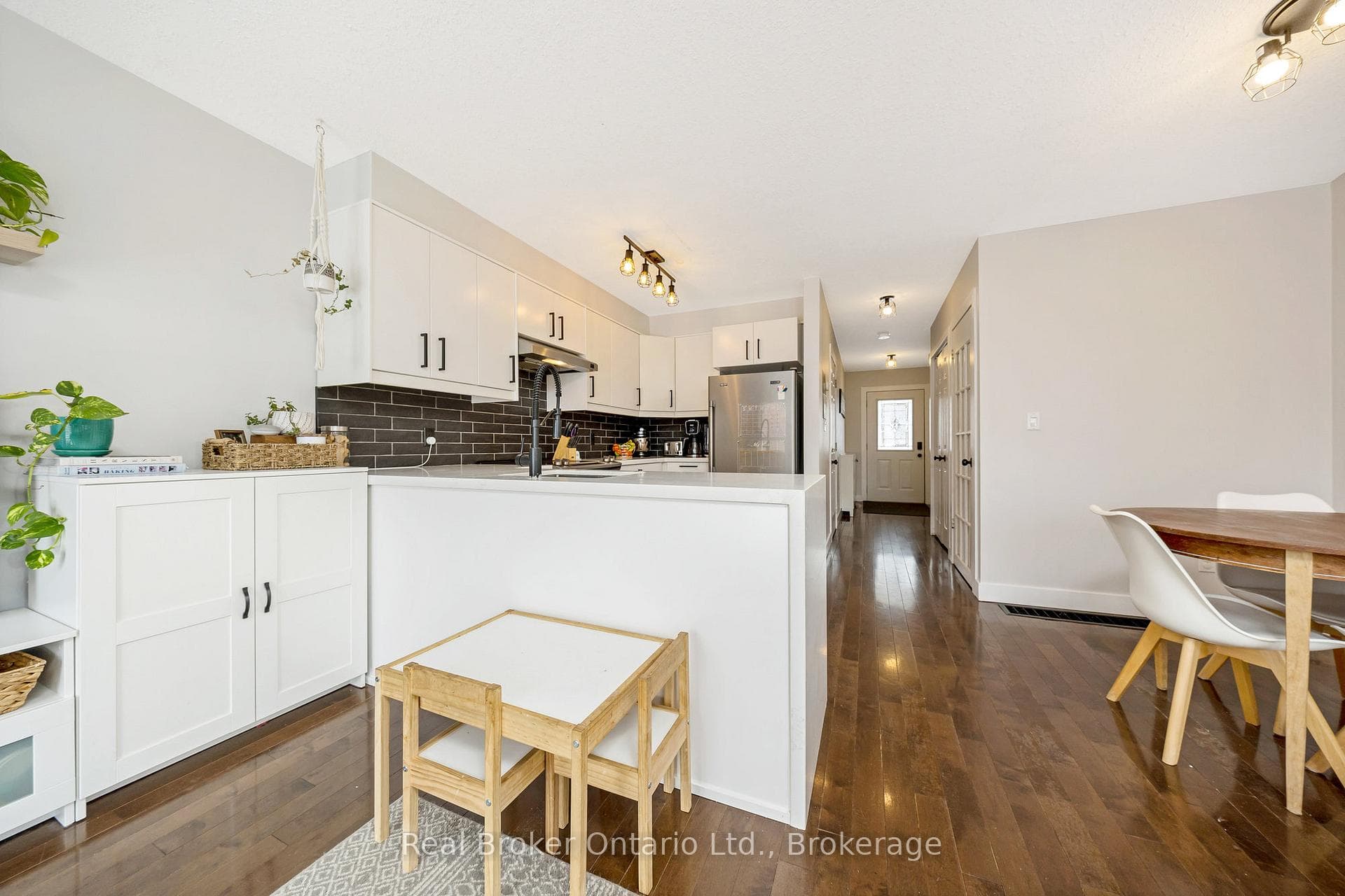 702 DENNY Gate photo 12