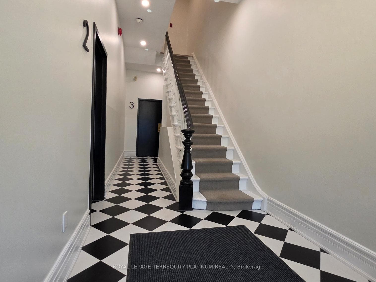 11 Beaconsfield Avenue Unit 1/Bsmnt photo 5