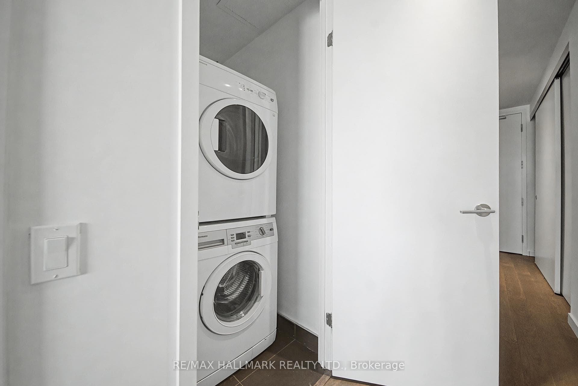 383 Sorauren Avenue Unit 609 photo 17