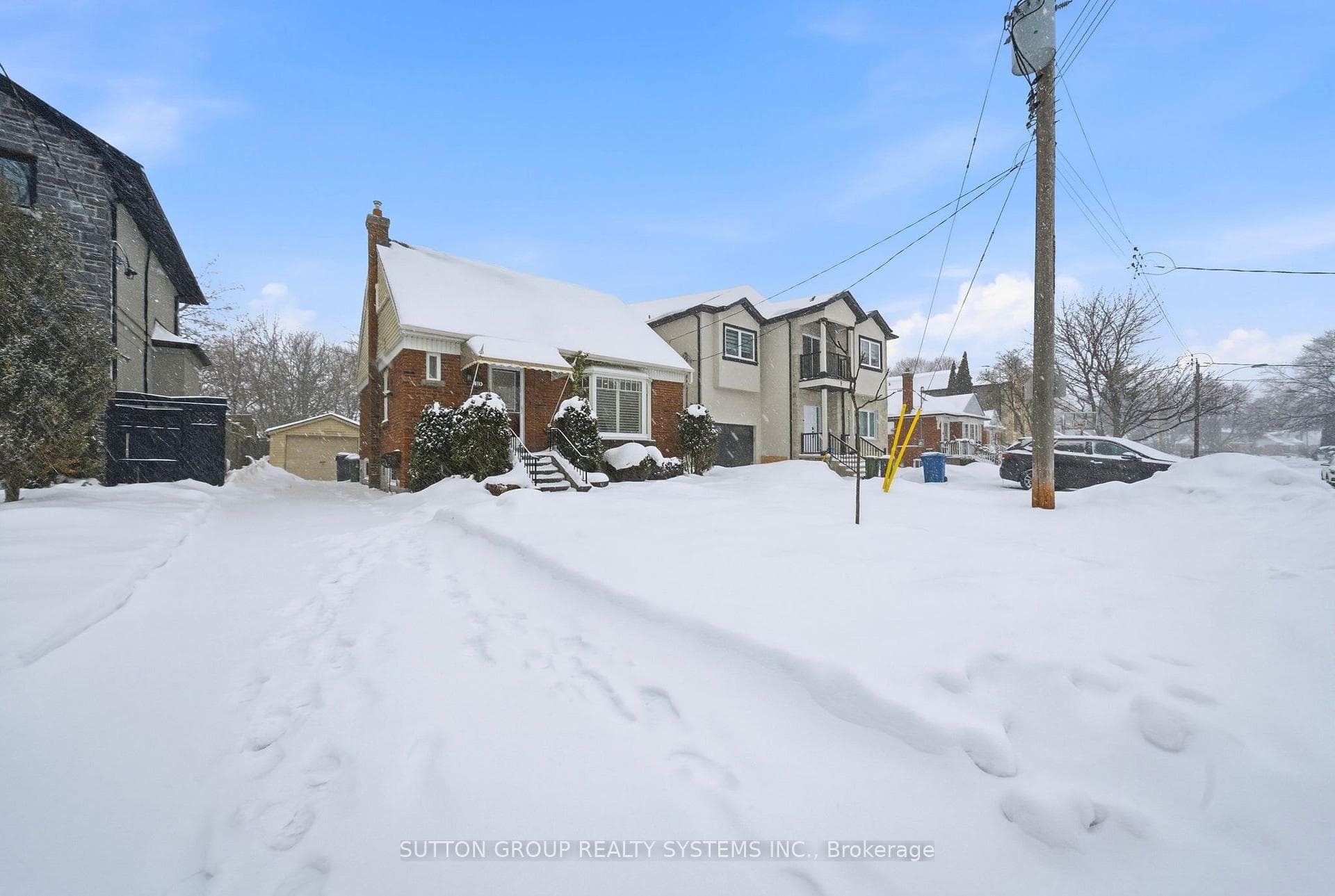 10 Willowhurst Crescent photo 36