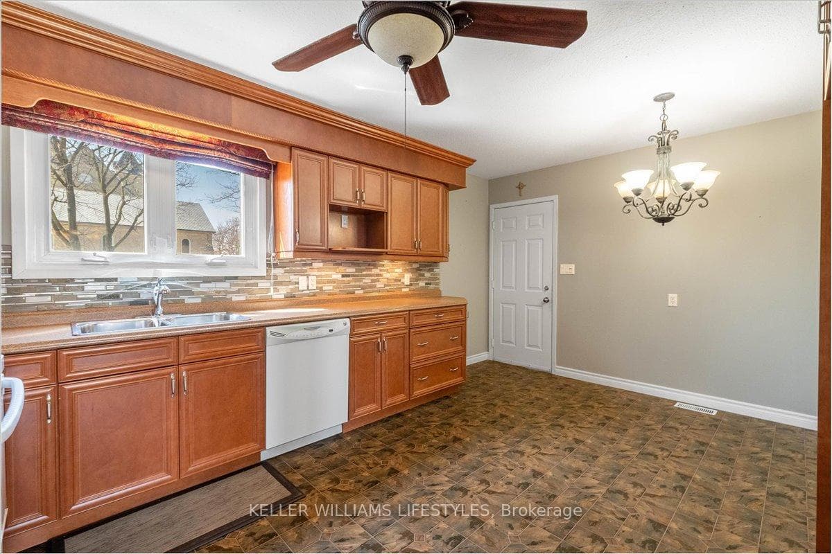 180 Victoria Street photo 9