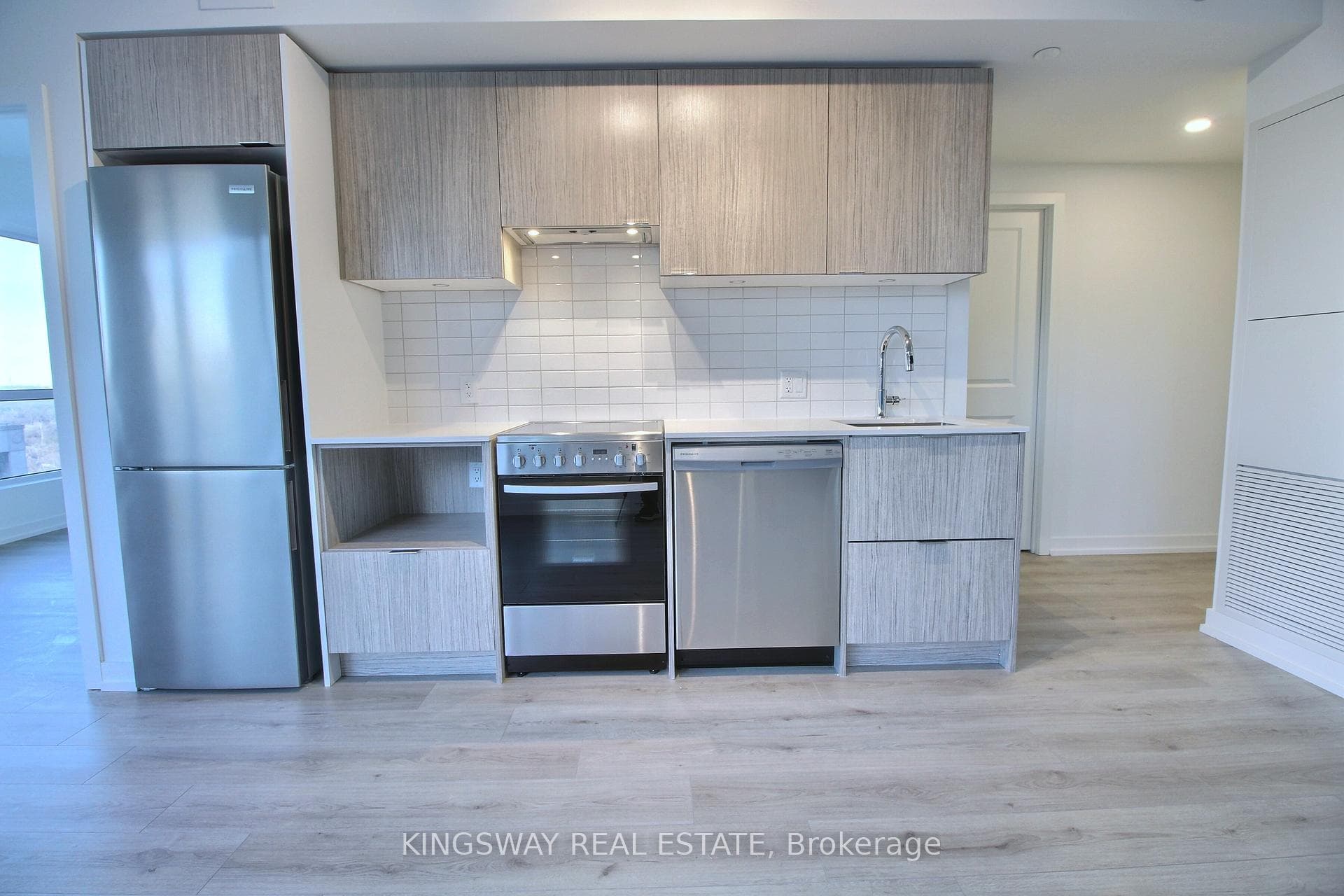 395 Bloor Street Unit 1605 photo 4