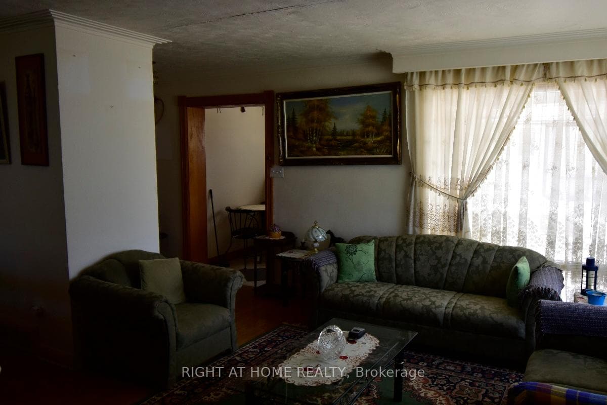 2436 Islington Avenue photo 6