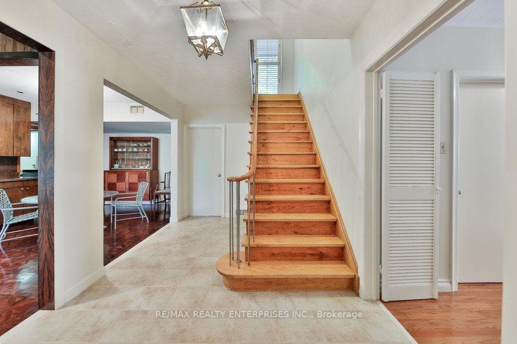 1530 Stavebank Road photo 21