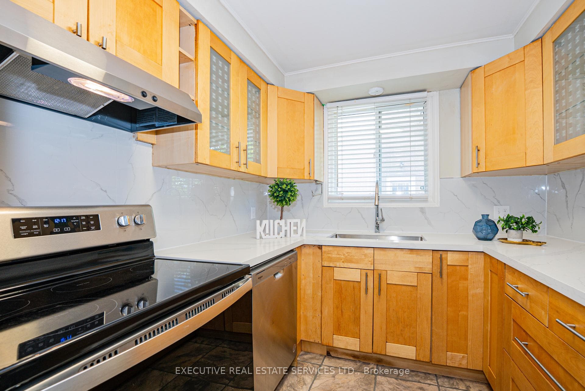 77 Overlea Drive photo 11