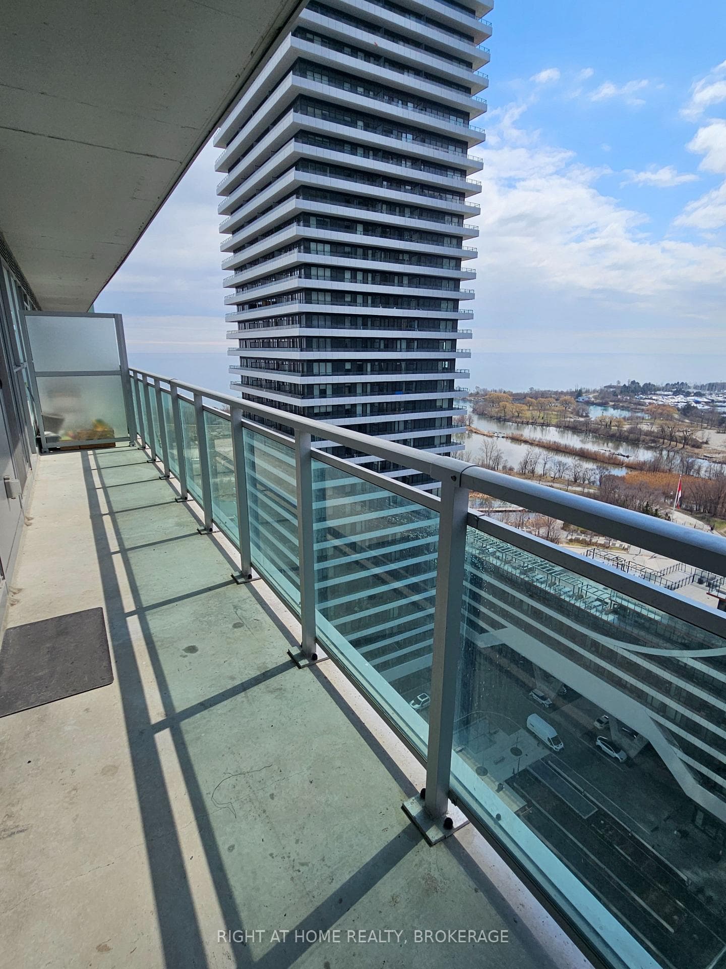 33 Shore Breeze Drive Unit 1902 photo 4