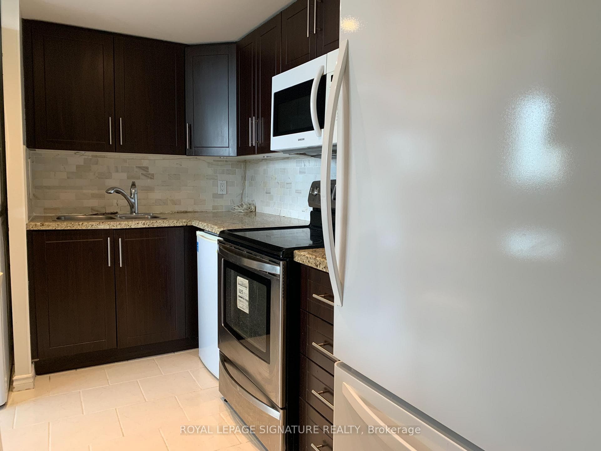 3695 Kaneff Crescent Unit 1107 photo 3