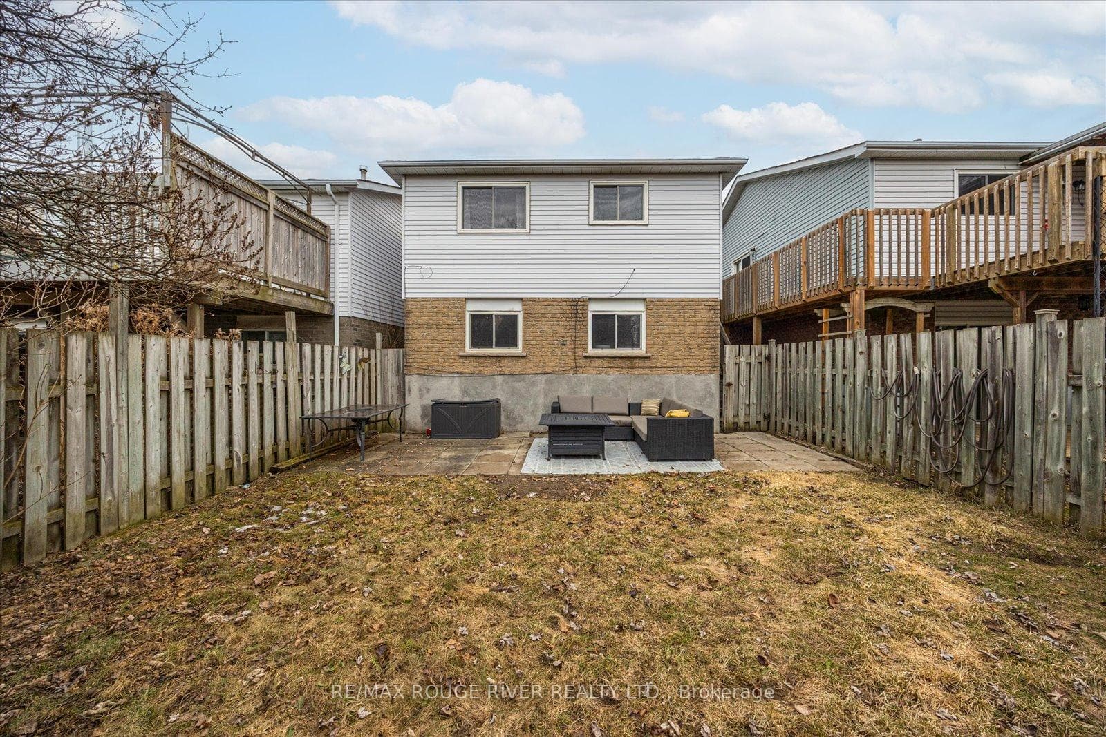 817 Bennett Crescent photo 42