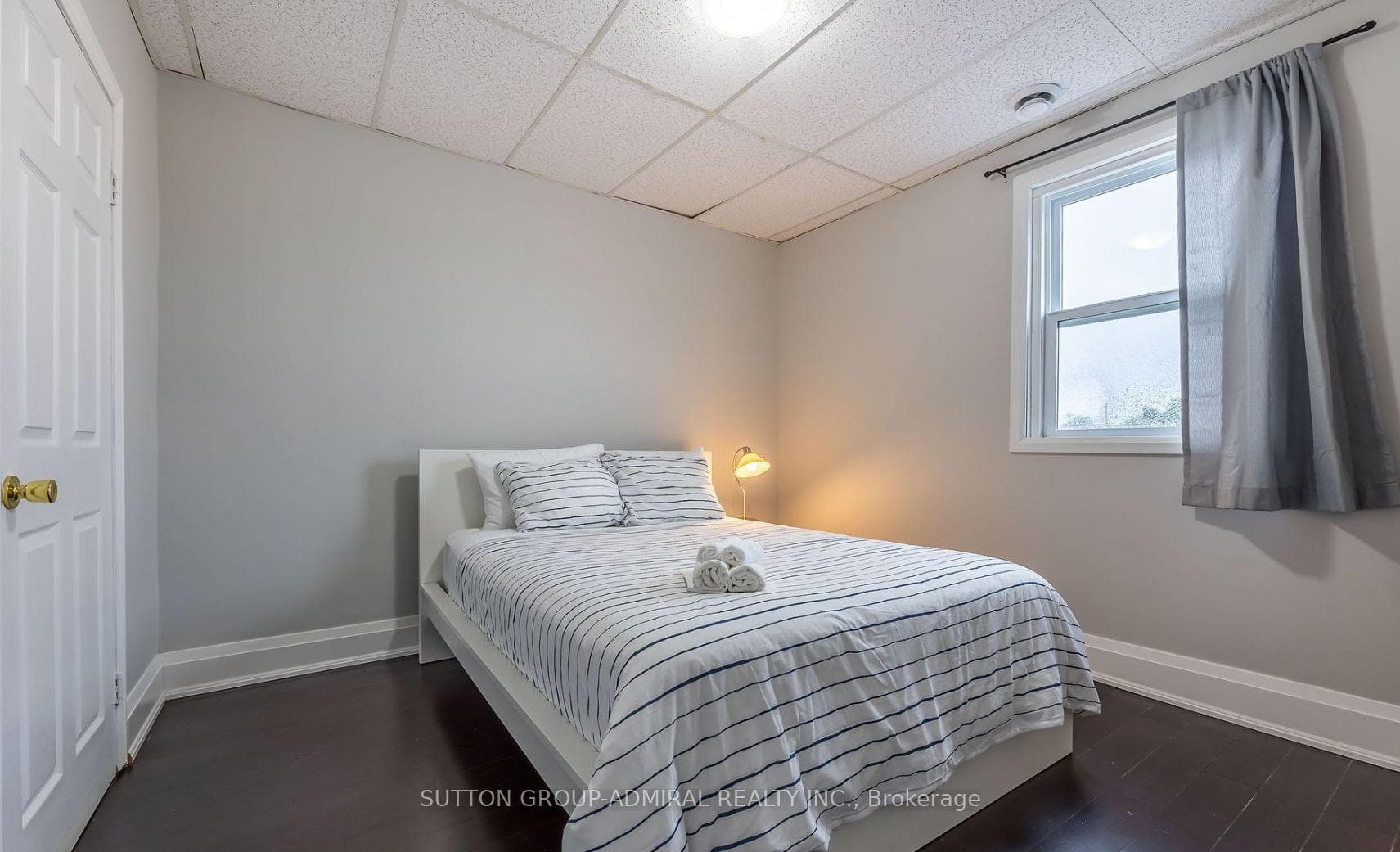 4507 Queen Street photo 17
