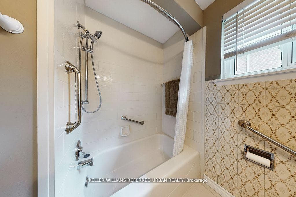 11 Midcroft Drive photo 25